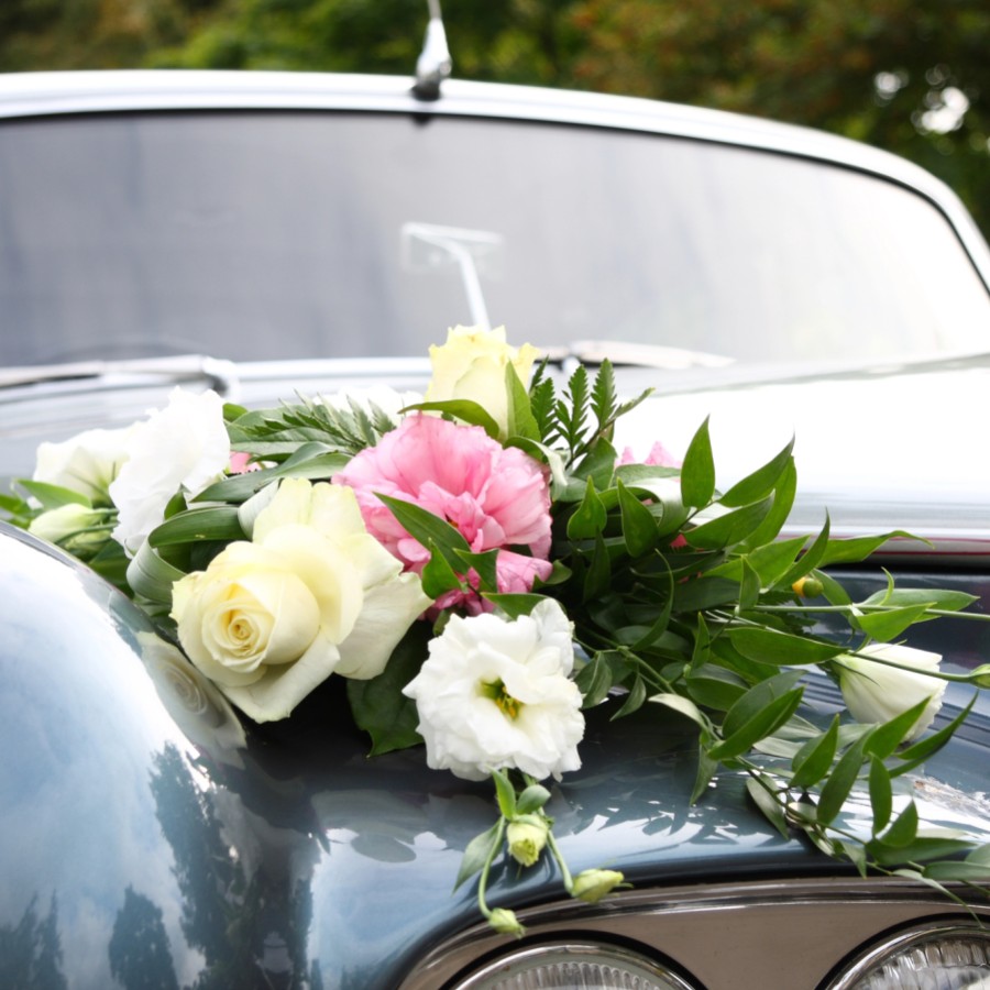 Arrivare con stile: Idee per auto di lusso per matrimoni