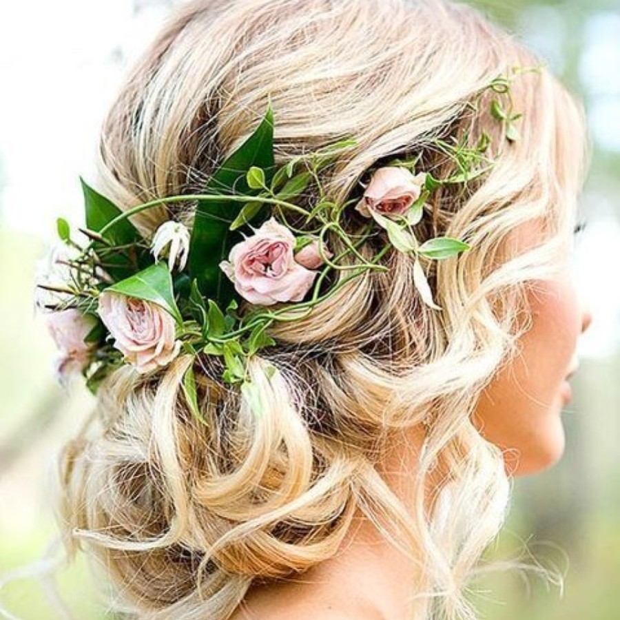 Inspiration de coiffure pour les mariages d'été