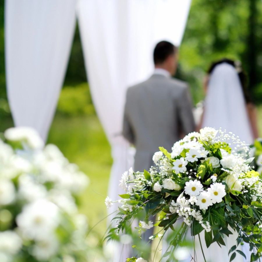 Our Complete Outdoor Wedding Planning Checklist (Month-by-Month Guide)
