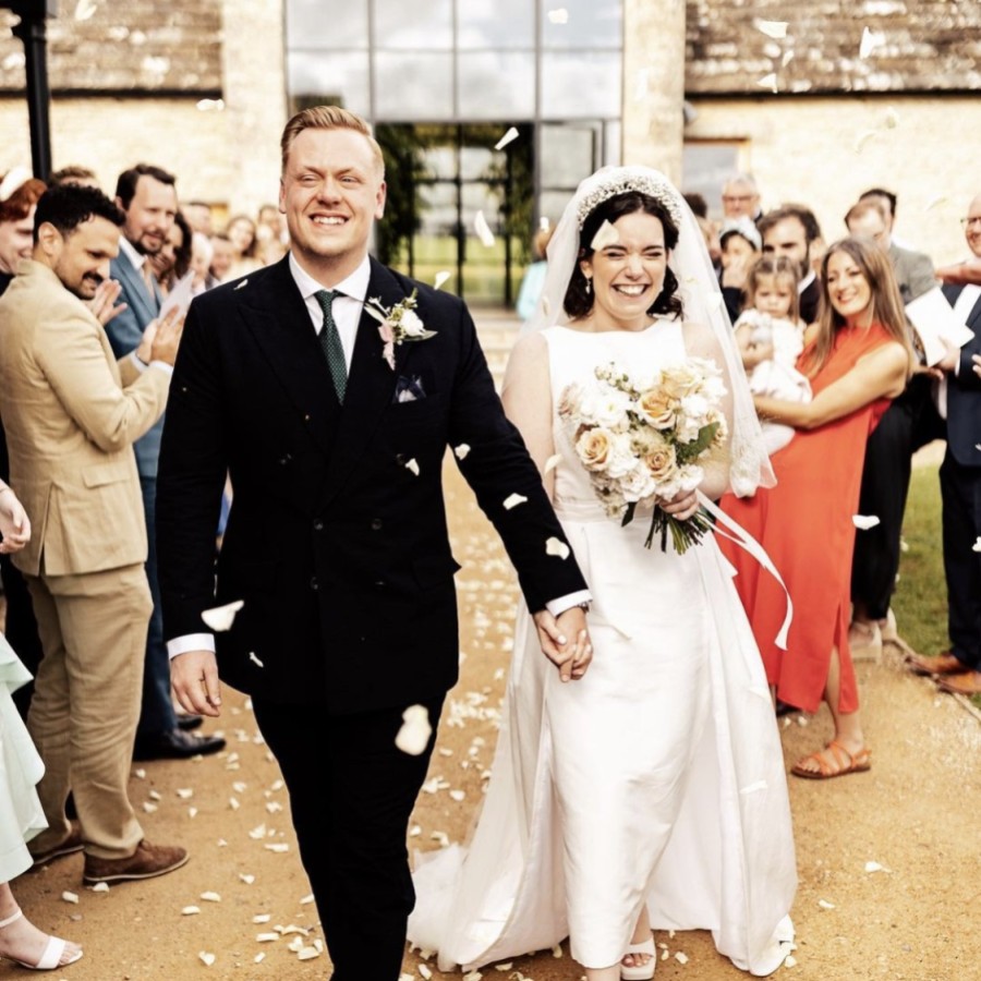 Real Bride - Georgie portant le voile Napoli et le diadème Everlasting