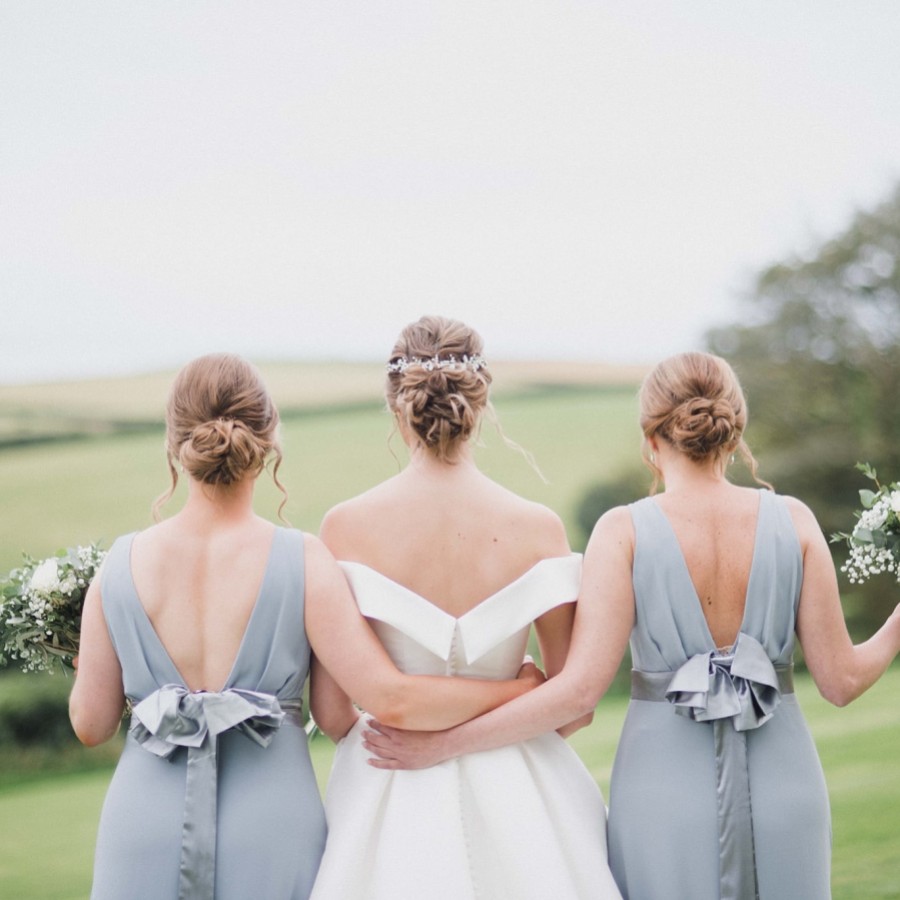 Real Bride - Hannah portant une épingle à cheveux Adeline