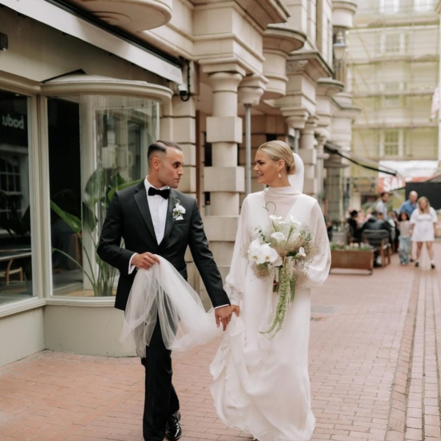 Real Bride - Jess wearing S226 veil