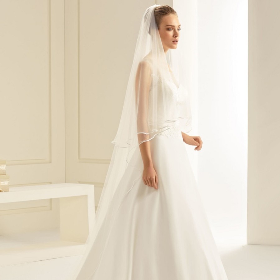 Should I Wear a Veil For My Wedding?