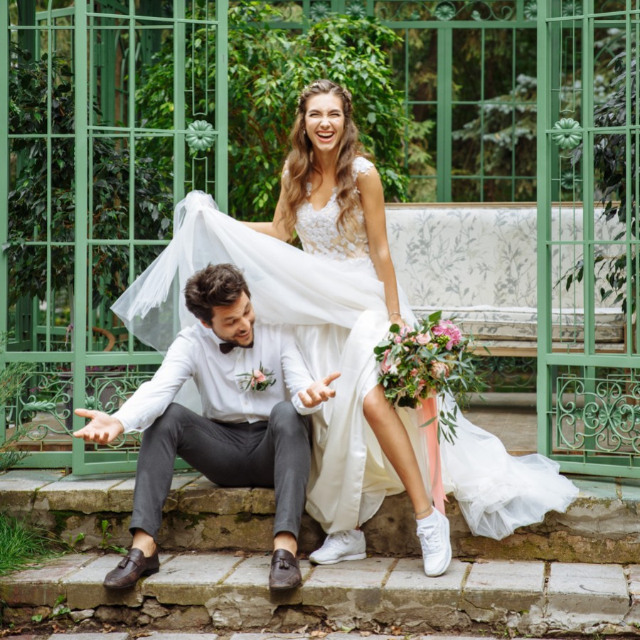 Talons aiguilles ou baskets ? Les baskets sont-elles la nouvelle chaussure de mariage ?