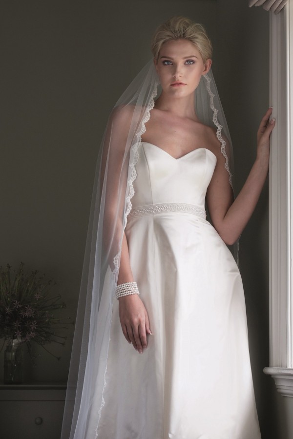 Joyce Jackson Beauty Single Tier Scalloped Lace Edge Veil