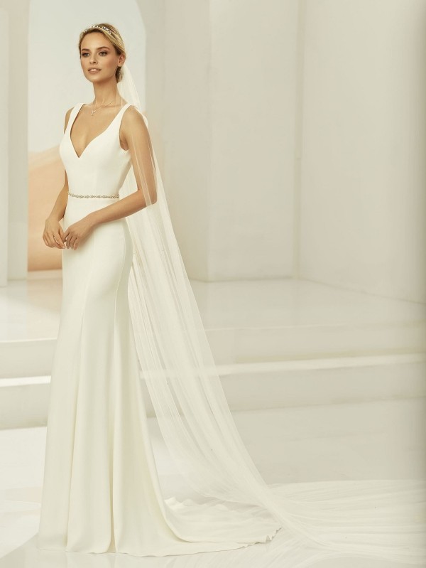 Bianco Ivory Single Tier Swarovski Crystal Cathedral Veil with Cut Edge S382