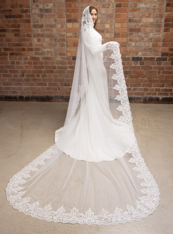 Perfect Bridal Elfenbeinfarbener einstufiger Mantilla-Spitzen-Kathedralschleier