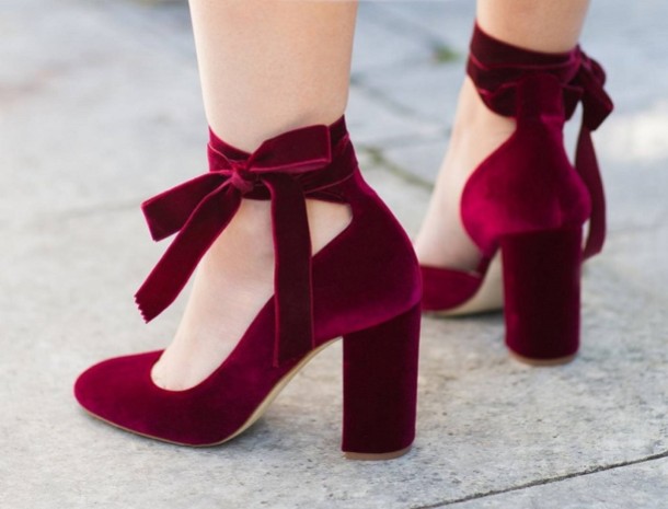 Obtenez le look avec des chaussures d'occasion bourgogne...