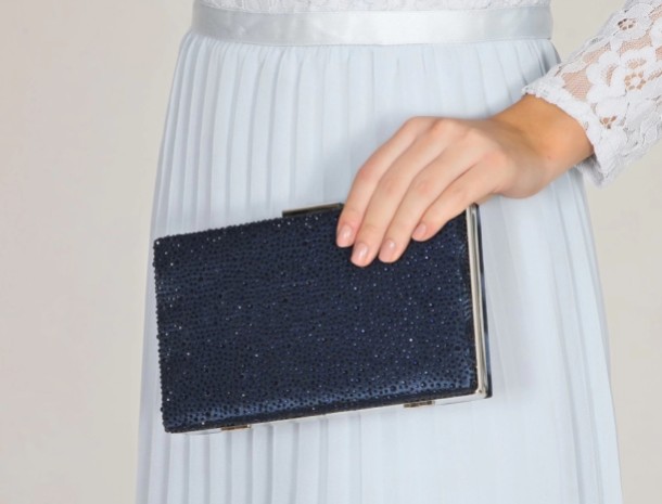 Elegante marineblaue Clutch Bags bei Lace & Favour