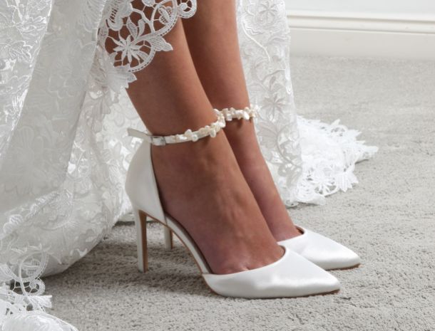 Satin Pearls Bow Wedding Heels Closed-Toe Stiletto Bridal Pumps | Up2Step-gemektower.com.vn