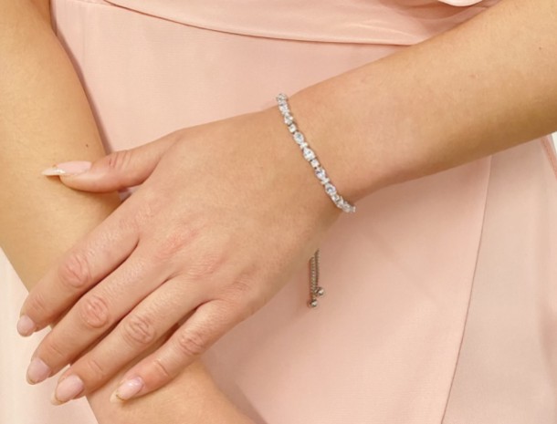 Complete Your Look with Our Stunning Silver Prom Jewellery