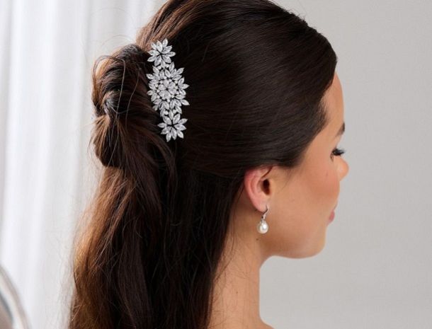 Elegantly Chic Hair Combs For Brides