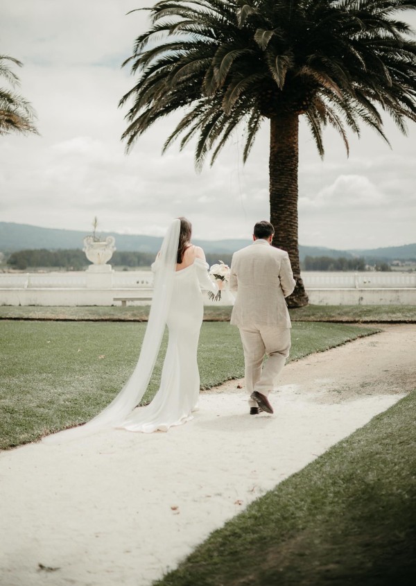 Photo of Bianco Ivory Plain Single Tier Cathedral Veil with Cut Edge S261 uploaded by G on 9th December 2024