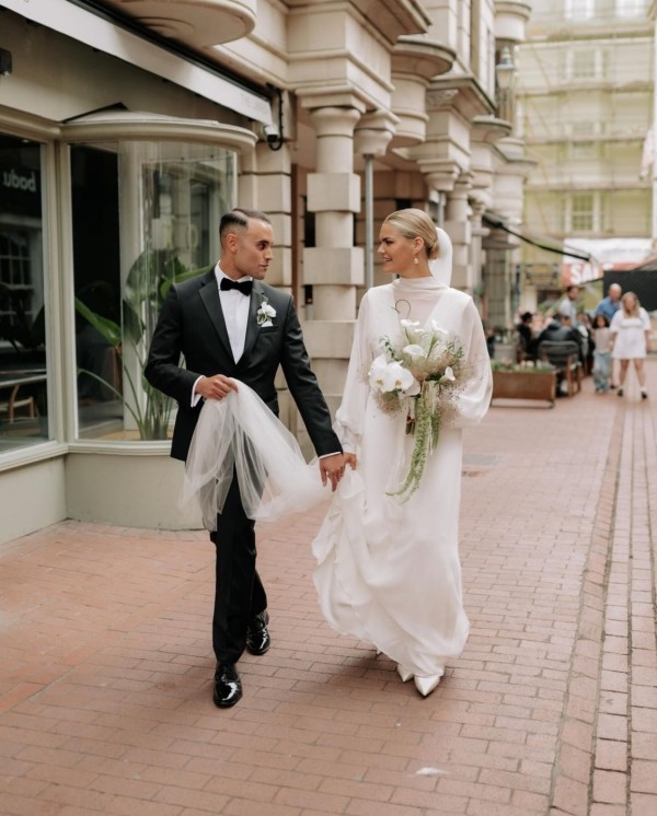 Photo of Bianco Ivory Plain Single Tier Chapel Veil with Cut Edge S226 uploaded by J on 5th August 2024