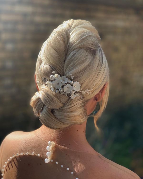 Photo of Anemone Ivory Porcelain Flowers and Pearl Wedding Hair Comb (Silver) uploaded by K on 25th October 2021