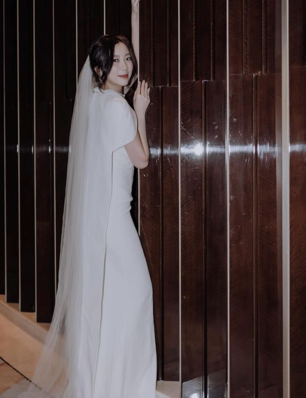 Photo of Bianco Ivory Plain Single Tier Floor Length Veil with Cut Edge S227 uploaded by K on 22nd January 2024