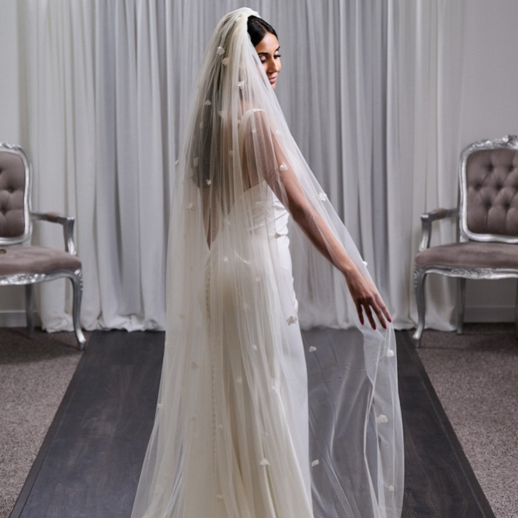 Aviemore Single Tier Italian Tulle Scattered 3D Flower Veil