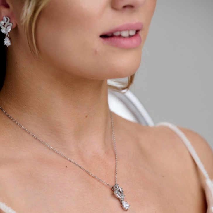 Bejewelled Crystal Vintage Pendant Necklace (Silver)