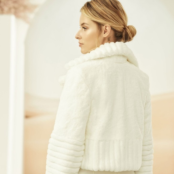 Bianco Ivory Faux Fur Long Sleeve Bridal Jacket with Collar E314