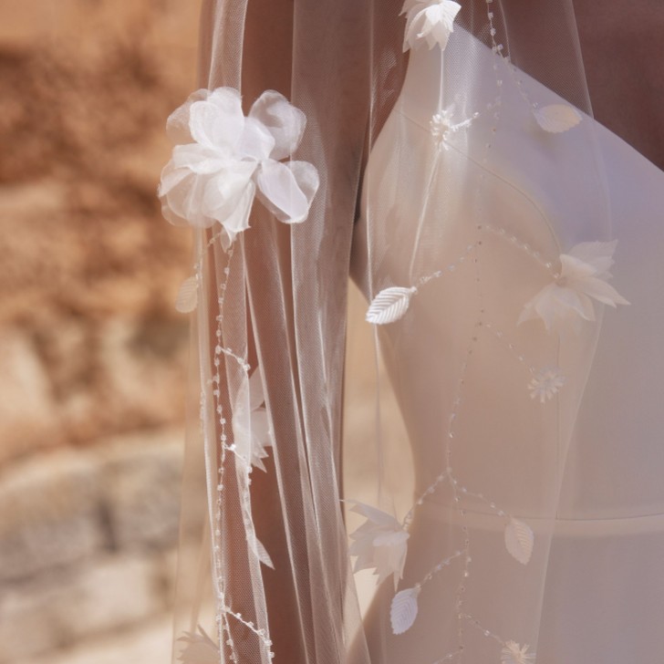 Bianco Elfenbein einreihig Floral bestickt Kathedrale Schleier S520