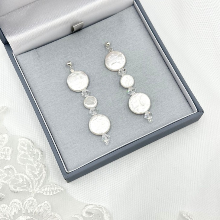 Connie Longues boucles d'oreilles en perles de monnaie d'eau douce