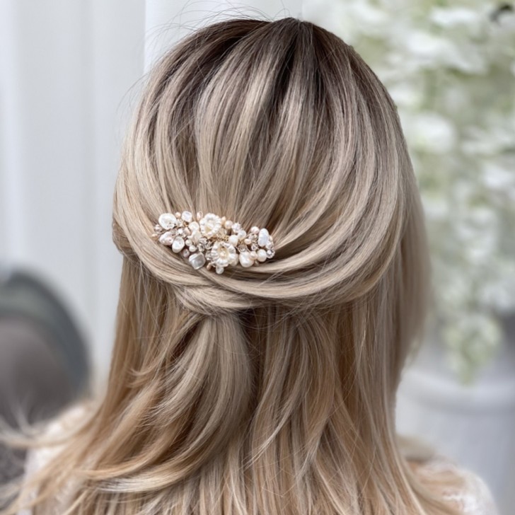 Deloras Gold Freshwater Pearl and Flowers Mini Hair Comb