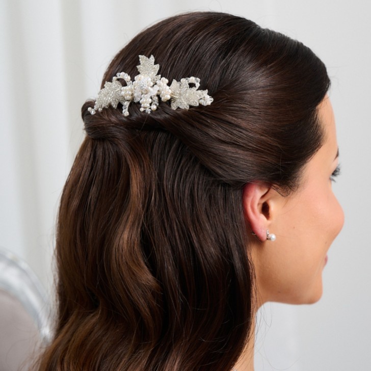 Peigne à cheveux Elouise, feuilles perlées et perles ivoires d'inspiration vintage
