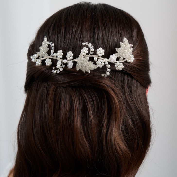 Elouise Vigne à cheveux d'inspiration vintage avec feuilles perlées et perles ivoires