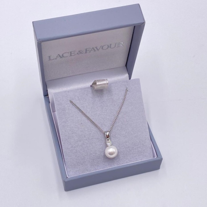 Evie Dainty Pearl Pendant Necklace