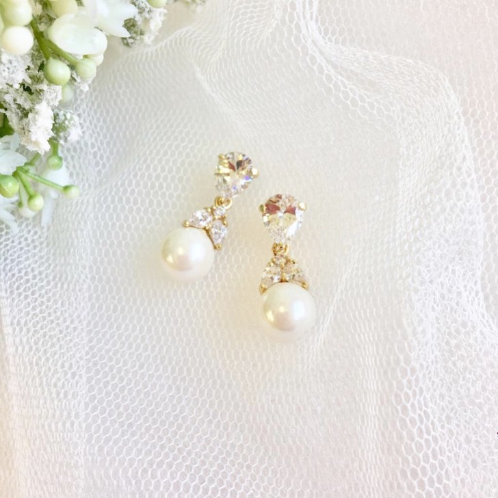 Graceful Crystal and Pearl Wedding Earrings (Gold)