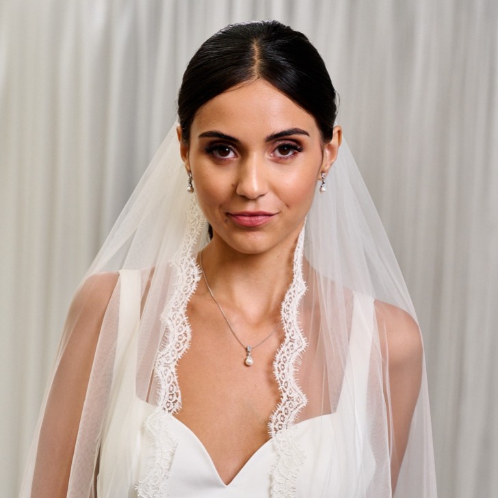 Knightsbridge Single Tier Italian Tulle Scalloped Lace Trimmed Veil
