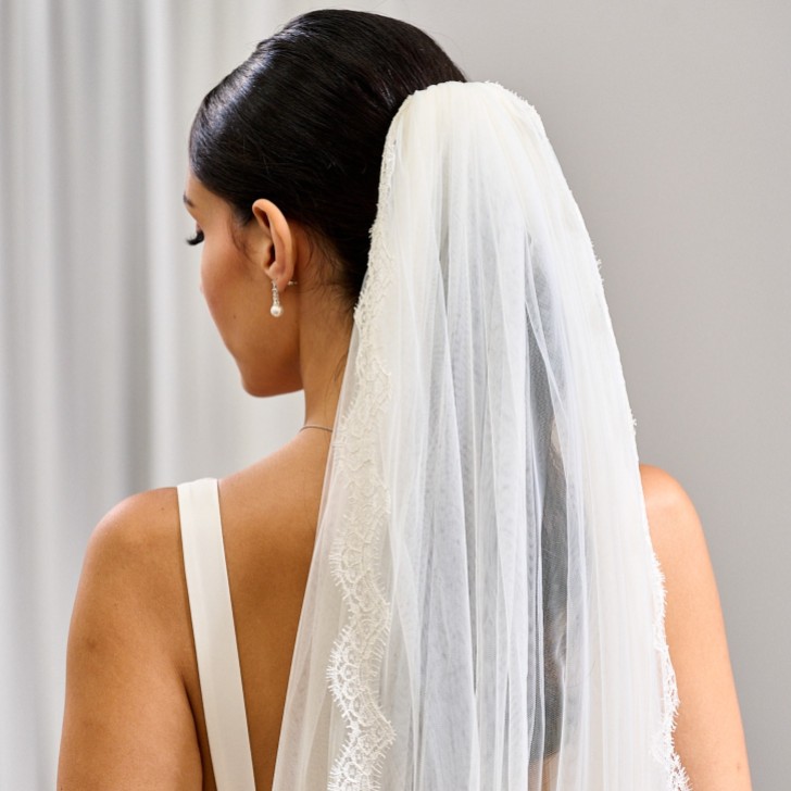 Knightsbridge Single Tier Italian Tulle Scalloped Lace Trimmed Veil