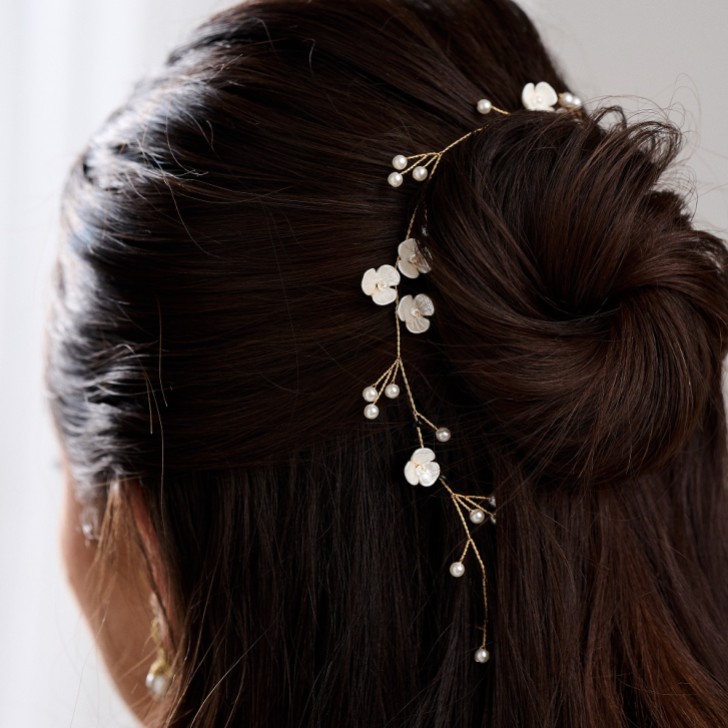 Letisha Ivory Flowers and Pearl Sprigs Wedding Hair Vine (Gold)