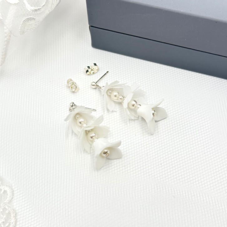 Lilybelle Ivory Floral Drop Earrings