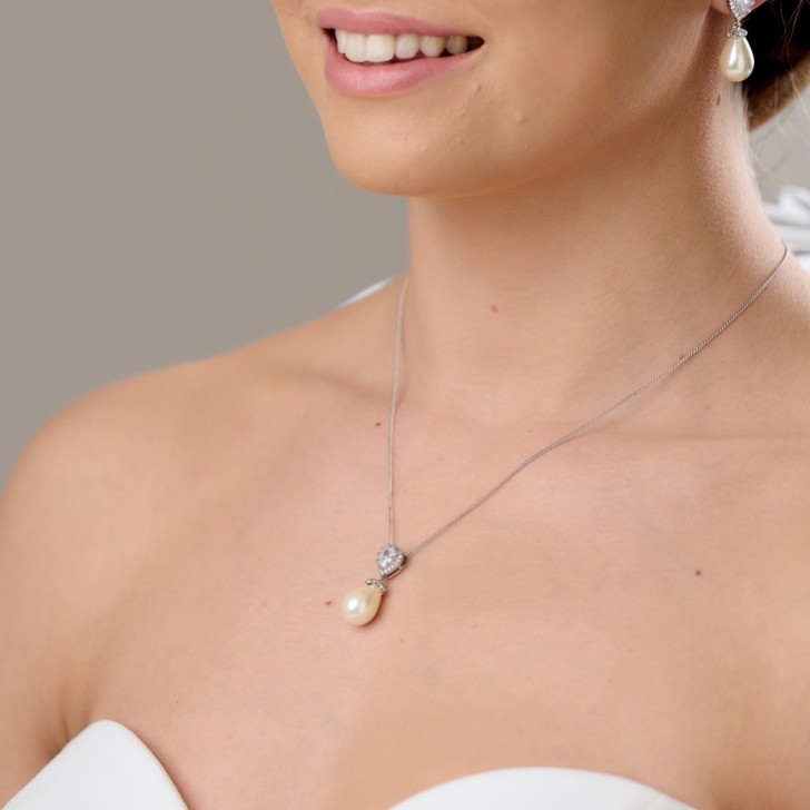 Paloma Teardrop Pearl Pendant Necklace
