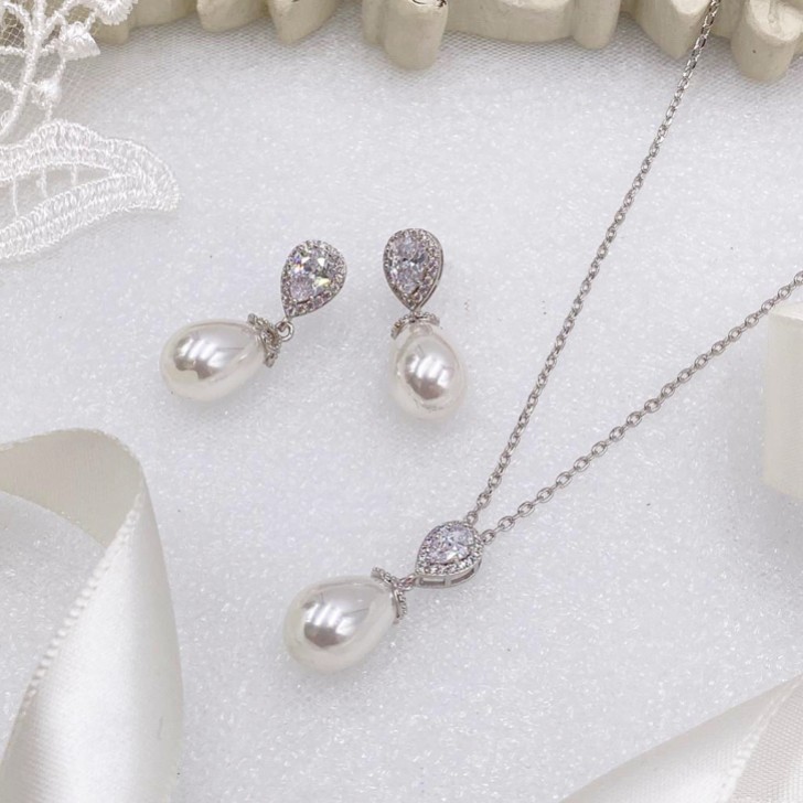 Paloma Teardrop Pearl Pendant Necklace