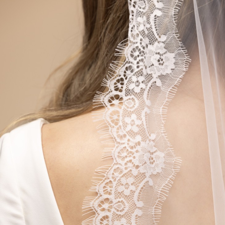 Perfect Bridal Voile cathédrale ivoire à un seul étage, bordé de dentelle Chantilly