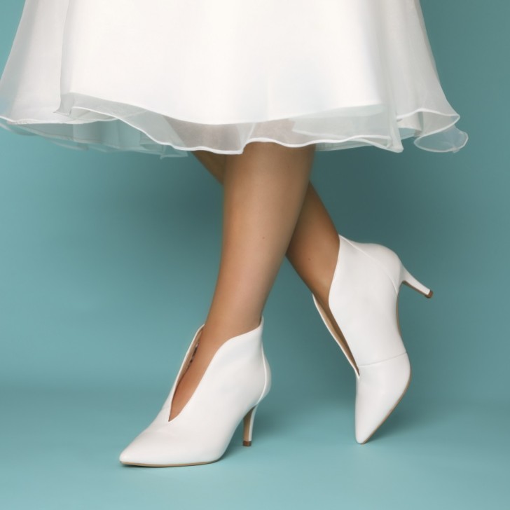 Perfect Bridal Zara Ivory Leather Pointed Toe V Front Wedding Boots