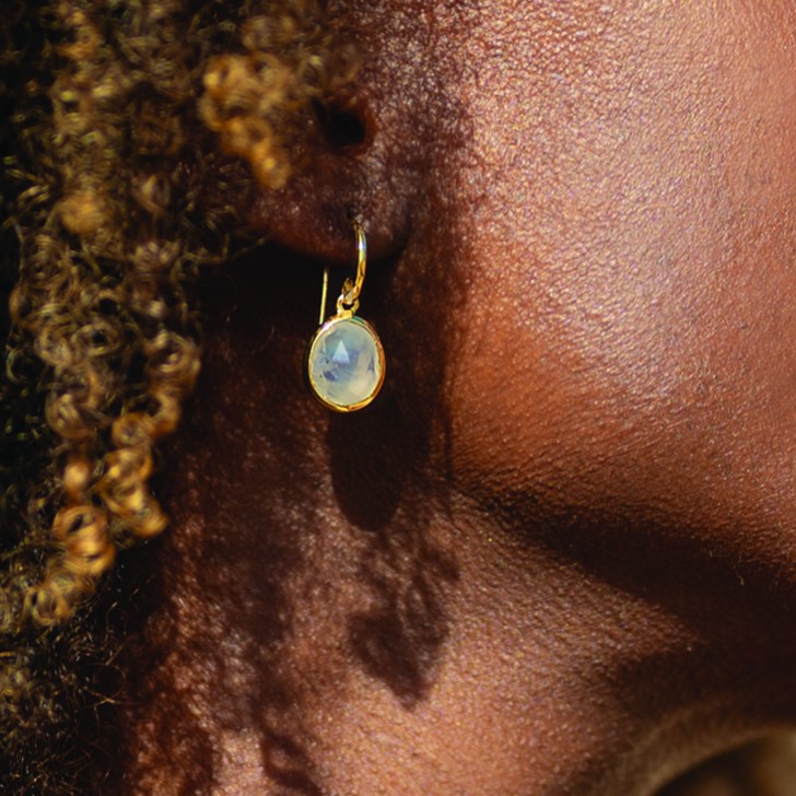 Sarah Alexander Antigua Regenbogen Mondstein Gold Tropfen Ohrringe