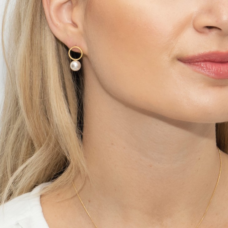 Sarah Alexander Bombshell Gold Circle Pearl Earrings
