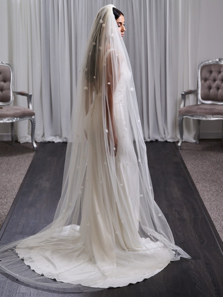 Aviemore Single Tier Italian Tulle Scattered 3D Flower Veil