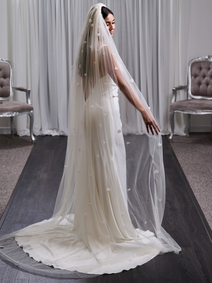 Aviemore Single Tier Italian Tulle Scattered 3D Flower Veil