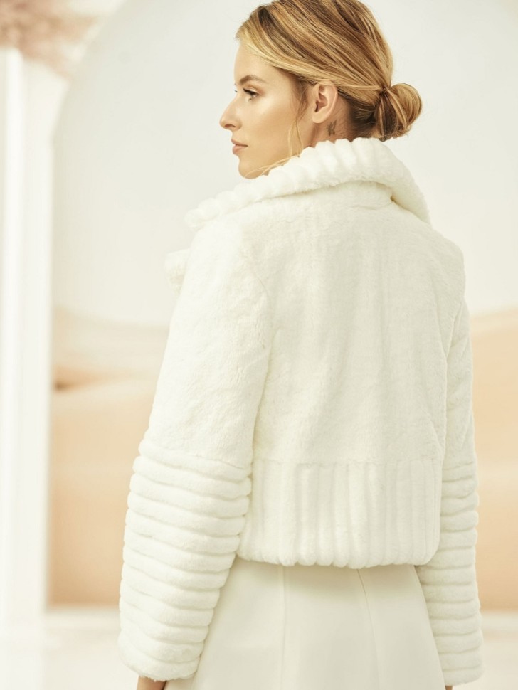 Bianco Ivory Faux Fur Long Sleeve Bridal Jacket with Collar E314