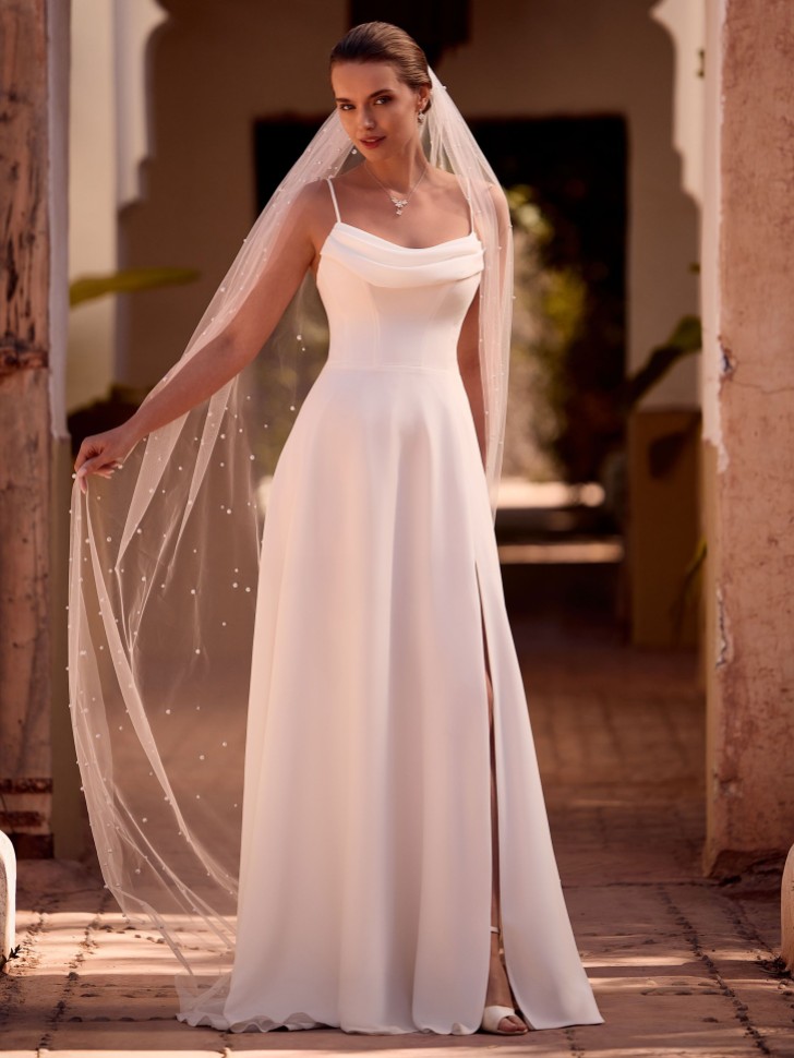 Bianco Ivory Single Tier Scattered Pearl Floor Length Veil S544