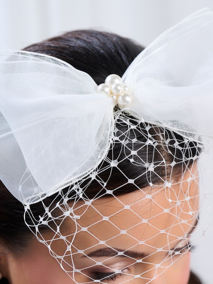 Minnie Ivory Pearl Bow Birdcage Veil
