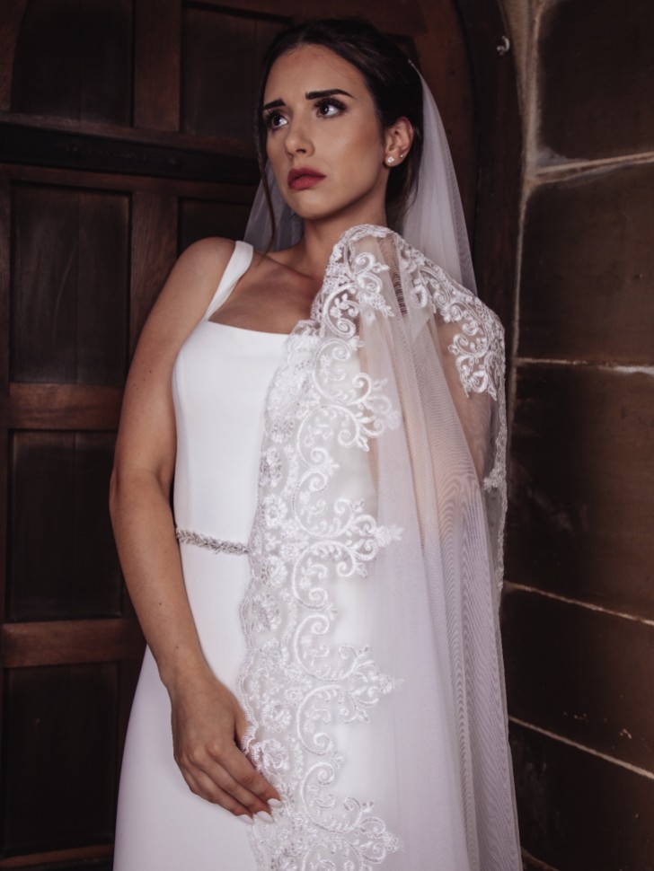 Perfect Bridal Ivory Single Tier Corded Lace Edge Veil
