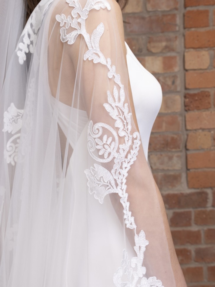 Perfect Bridal Ivory Single Tier Ornate Lace Chapel Veil
