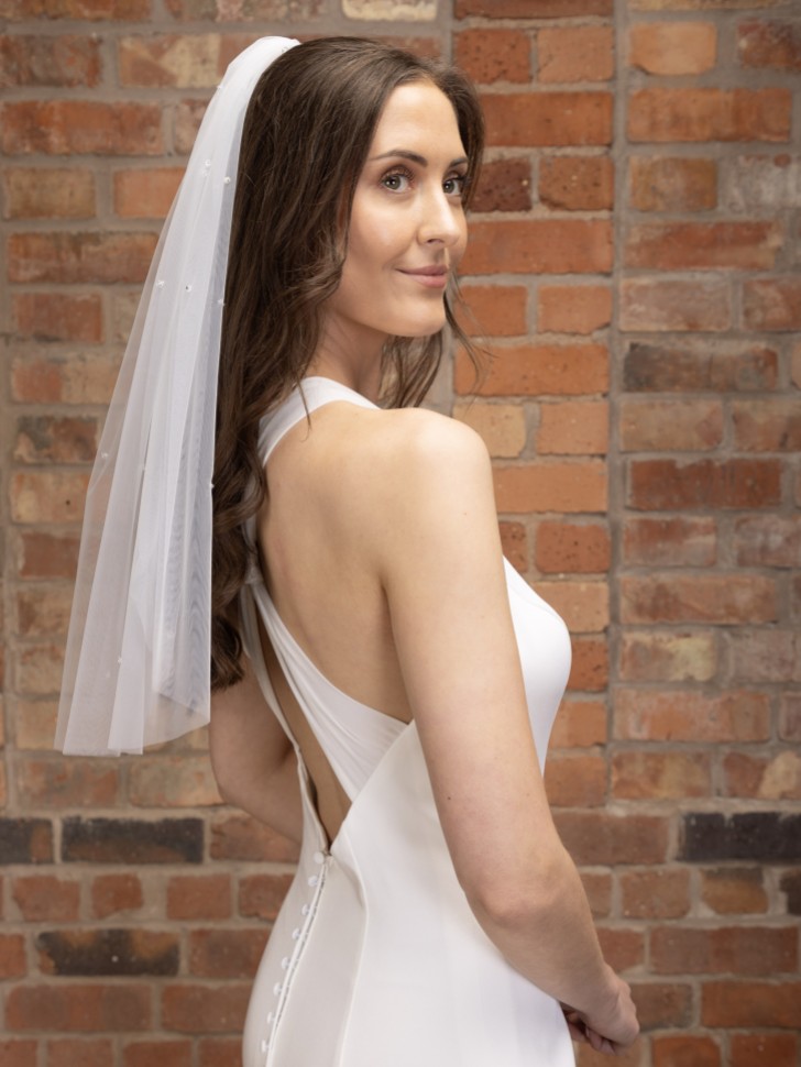 Perfect Bridal Ivory Single Tier Cut Edge Scattered Crystal Short Veil