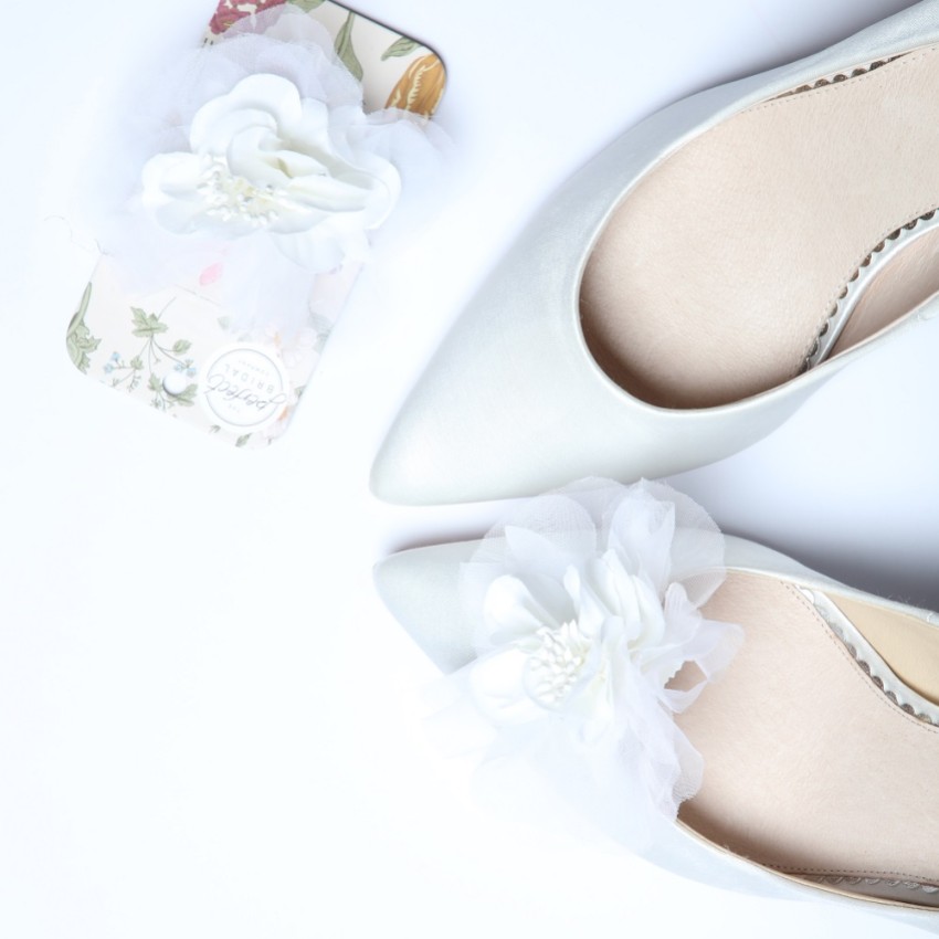 Perfect Bridal Apple Ivory Flower Shoe Clips