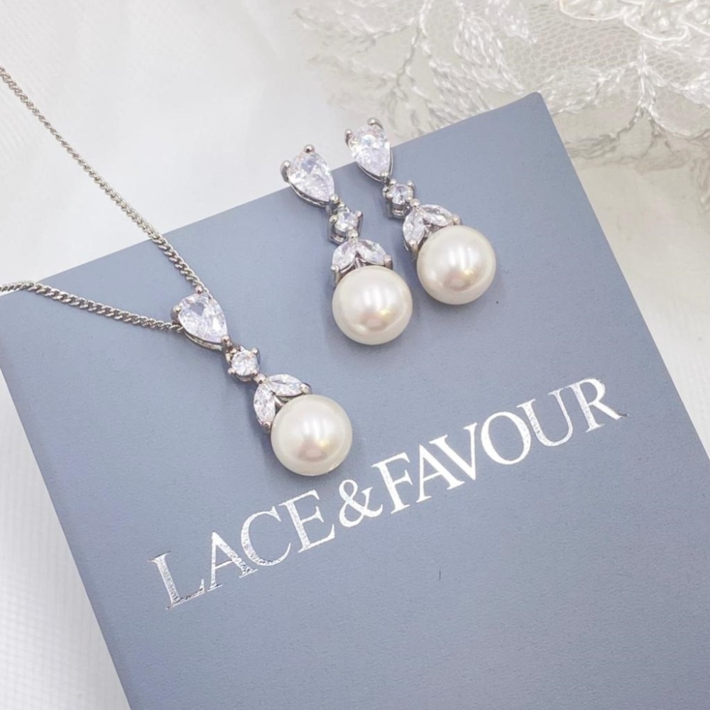 Photograph of Elegance Crystal and Pearl Bridal Jewellery Set